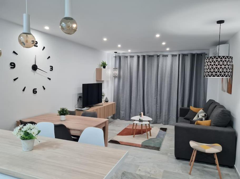Encantador Apartamento Residencial Con Piscina ตอร์เรโมลิโนส ภายนอก รูปภาพ