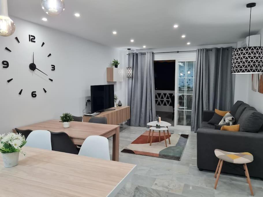 Encantador Apartamento Residencial Con Piscina ตอร์เรโมลิโนส ภายนอก รูปภาพ